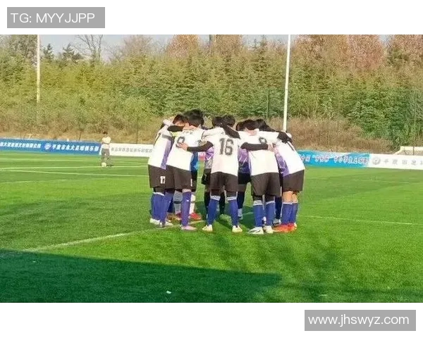 足球明星化身战士勇闯绿茵场展现无畏精神与团队合作的传奇故事